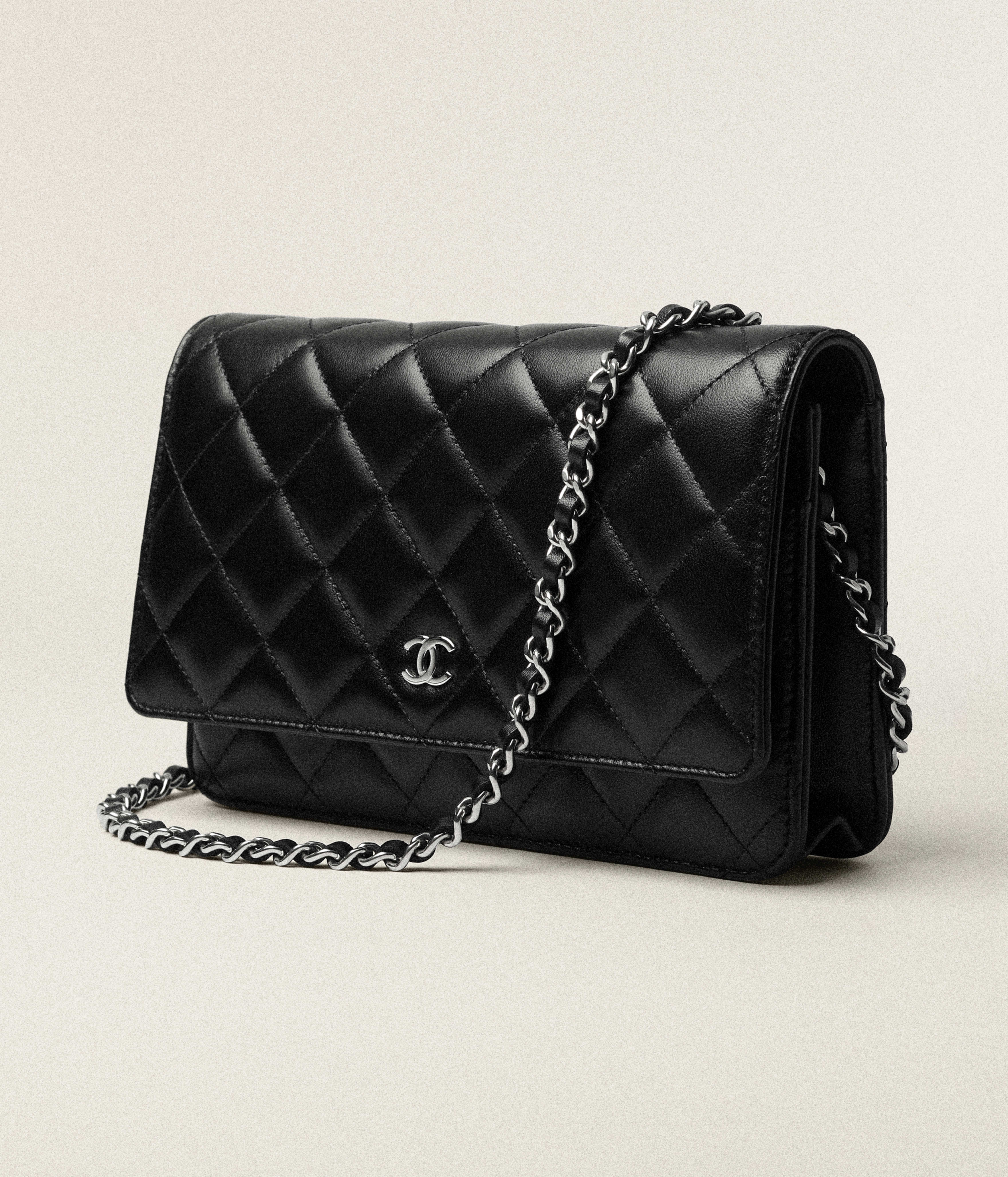 Classic Wallet on Chain - Sort - Lammeskind & Sølvfarvet metal - artistisk visning 3
